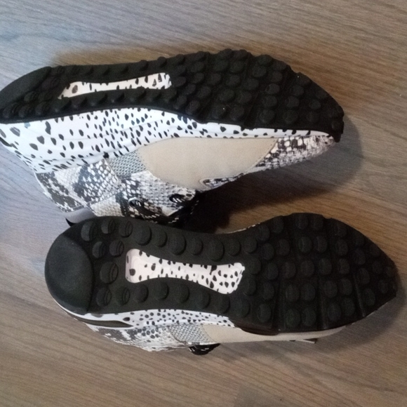 Steve Madden sneakers size 8 - Picture 5 of 5